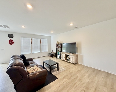 331 Red Oak Circle - Photo Thumbnail 8