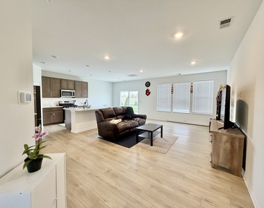 331 Red Oak Circle - Photo Thumbnail 7