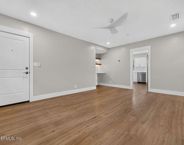 2247 Riverside Avenue - Photo Thumbnail 4