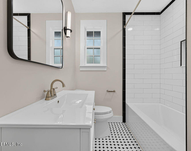 2247 Riverside Avenue - Photo Thumbnail 11