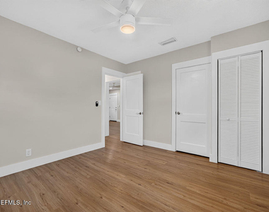 2247 Riverside Avenue - Photo Thumbnail 9