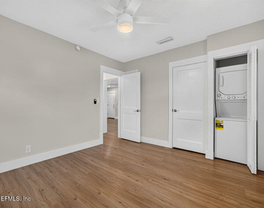 2247 Riverside Avenue - Photo Thumbnail 10
