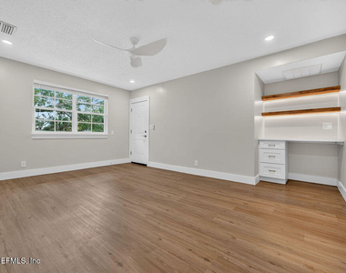 2247 Riverside Avenue - Photo Thumbnail 3