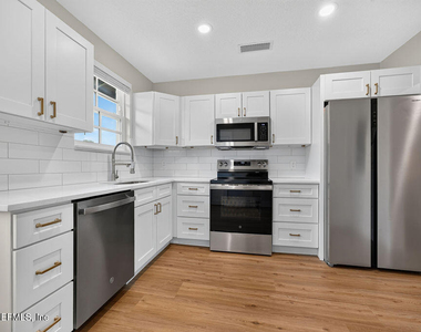 2247 Riverside Avenue - Photo Thumbnail 5