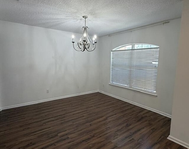 12045 Sands Pointe Court - Photo Thumbnail 3