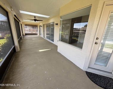 20 Clarendon Court N - Photo Thumbnail 4