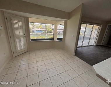 20 Clarendon Court N - Photo Thumbnail 8