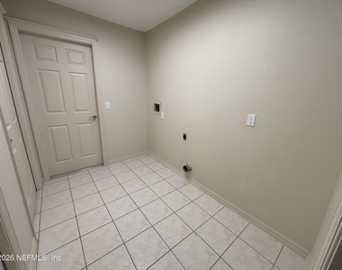 20 Clarendon Court N - Photo Thumbnail 14