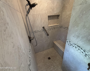20 Clarendon Court N - Photo Thumbnail 22
