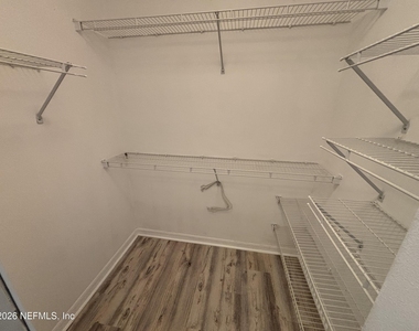 20 Clarendon Court N - Photo Thumbnail 18