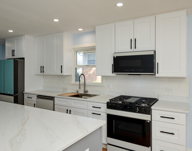 8544 W Roseview Drive - Photo Thumbnail 6
