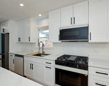 8544 W Roseview Drive - Photo Thumbnail 5