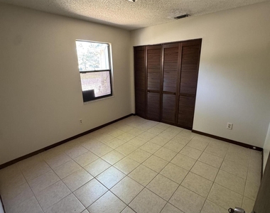 8321 Crosswind Road - Photo Thumbnail 12