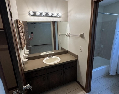 8321 Crosswind Road - Photo Thumbnail 5