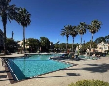 13810 Sutton Park Drive N - Photo Thumbnail 10