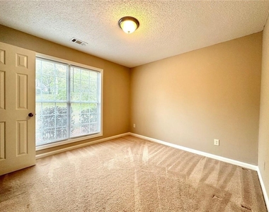 7080 Shady Oak Lane - Photo Thumbnail 13