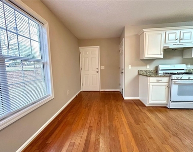7080 Shady Oak Lane - Photo Thumbnail 4