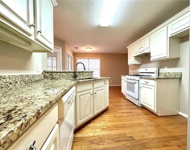 7080 Shady Oak Lane - Photo Thumbnail 3