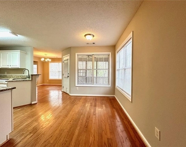 7080 Shady Oak Lane - Photo Thumbnail 5