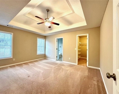 7080 Shady Oak Lane - Photo Thumbnail 10