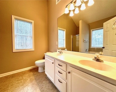 7080 Shady Oak Lane - Photo Thumbnail 12