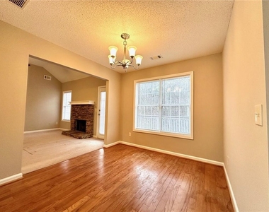 7080 Shady Oak Lane - Photo Thumbnail 6