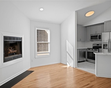 567 Winton Terrace Ne - Photo Thumbnail 4