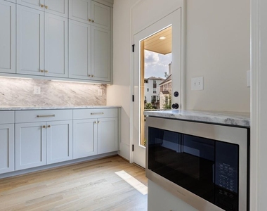 81 Delmont Drive - Photo Thumbnail 19