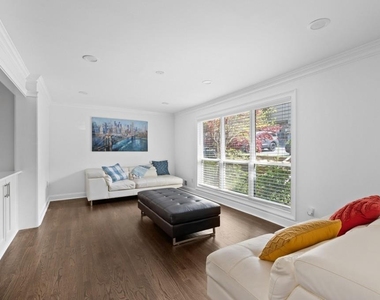 1744 Woodcliff Place Ne - Photo Thumbnail 3