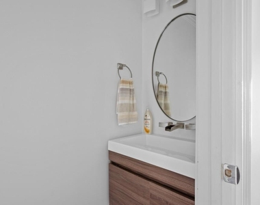 1744 Woodcliff Place Ne - Photo Thumbnail 15