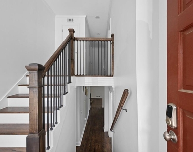 1744 Woodcliff Place Ne - Photo Thumbnail 2