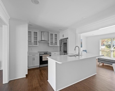 1744 Woodcliff Place Ne - Photo Thumbnail 10