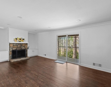1744 Woodcliff Place Ne - Photo Thumbnail 6