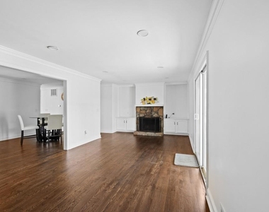 1744 Woodcliff Place Ne - Photo Thumbnail 5