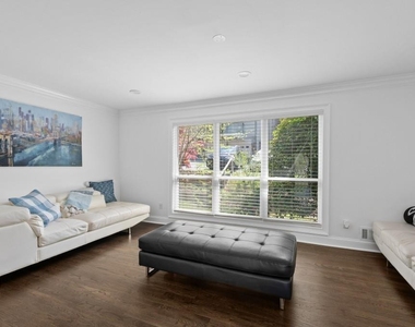 1744 Woodcliff Place Ne - Photo Thumbnail 4
