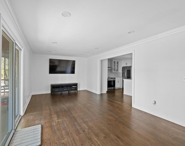 1744 Woodcliff Place Ne - Photo Thumbnail 14
