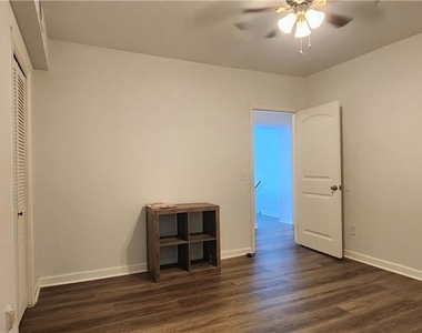 16 S East Street - Photo Thumbnail 20