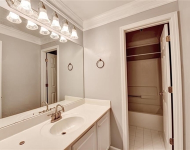 2072 Fairport Way - Photo Thumbnail 32