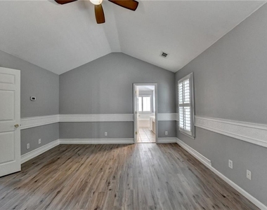 2072 Fairport Way - Photo Thumbnail 35