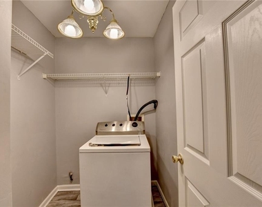 2072 Fairport Way - Photo Thumbnail 43