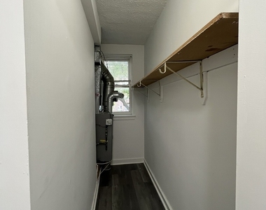 3727 N Pine Grove Avenue - Photo Thumbnail 4