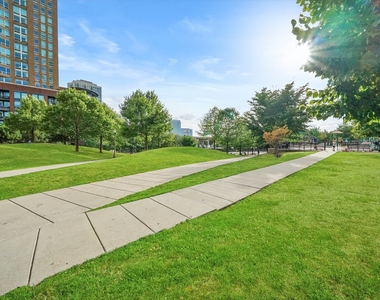 700 N Larrabee Street - Photo Thumbnail 26