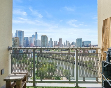 700 N Larrabee Street - Photo Thumbnail 1