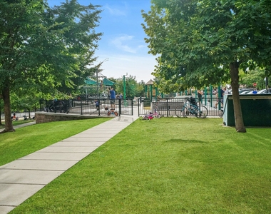 700 N Larrabee Street - Photo Thumbnail 27