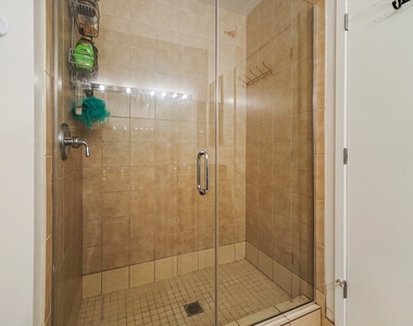 700 N Larrabee Street - Photo Thumbnail 21