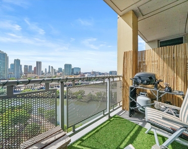 700 N Larrabee Street - Photo Thumbnail 15
