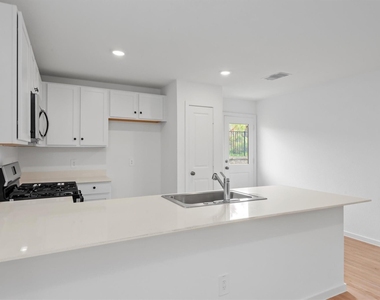 1525 San Sebastien Drive - Photo Thumbnail 7