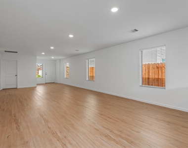 1525 San Sebastien Drive - Photo Thumbnail 2