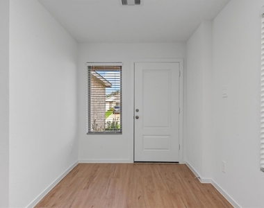 1525 San Sebastien Drive - Photo Thumbnail 4