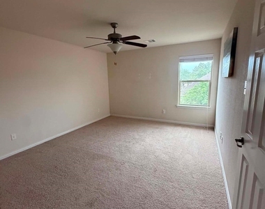 19806 Amber Village Lane - Photo Thumbnail 32